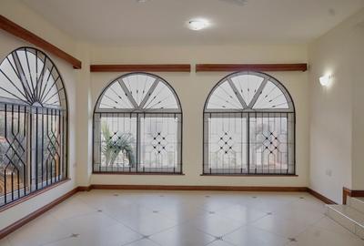 4 Bed Apartment with En Suite at 1St Avenue