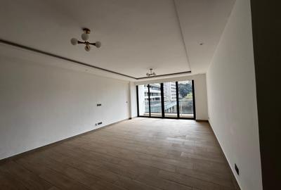 3 Bed Apartment with En Suite in Riverside