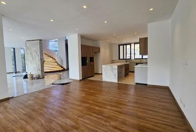 5 Bed House with En Suite in Nyari - 2