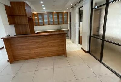 4 Bed Apartment with En Suite in Kileleshwa