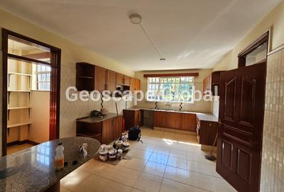 4 Bed Villa with En Suite in Nyari - 3