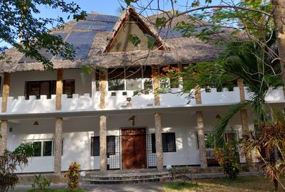 5 Bed Villa with En Suite in Watamu - 4