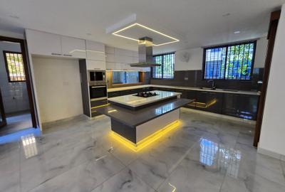 5 Bed Villa with En Suite in Nyali Area