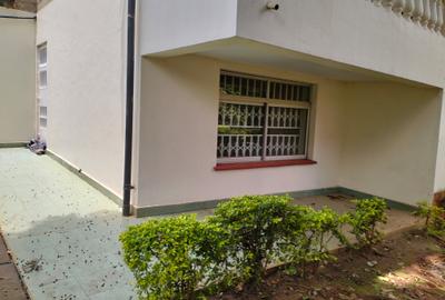 5 Bed Townhouse with En Suite in Lavington - 2