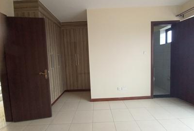 3 Bed Apartment with En Suite at Kabarserian Avenue Near Kianda School