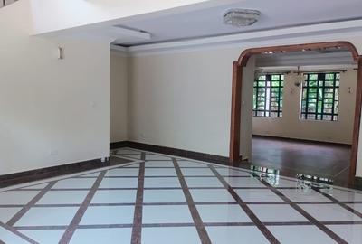 6 Bed Townhouse with En Suite in Kitisuru