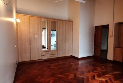 5 Bed Townhouse with En Suite in Lavington