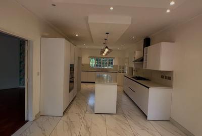 4 Bed House with En Suite at Lavington Green