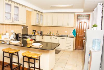 Furnished 2 Bed Apartment with En Suite in Riverside - 3