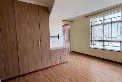 Serviced 4 Bed Apartment with En Suite in Parklands - 3