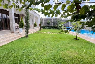 Furnished 2 Bed Apartment with Swimming Pool in Runda