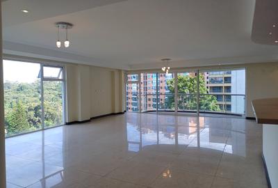 3 Bed Apartment with En Suite in Riverside