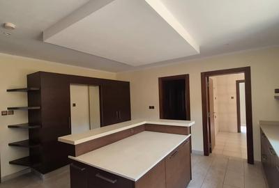 5 Bed Townhouse with En Suite at Convent Drive - 4