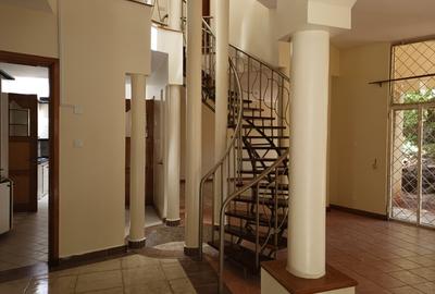4 Bed Villa with En Suite at Dennis Pritt Road - 4