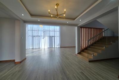 4 Bed House with En Suite in Membley - 4