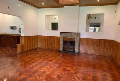 4 Bed House with En Suite in Spring Valley - 3