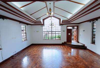 4 Bed House with En Suite in Lavington
