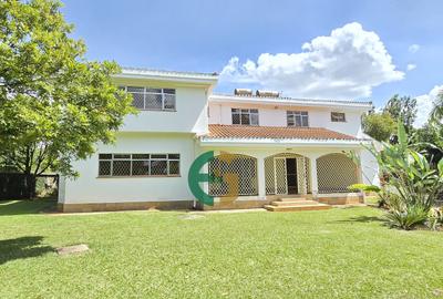 5 Bed House with En Suite in Runda