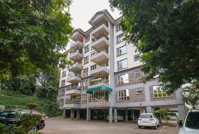 3 Bed Apartment with En Suite in Lavington