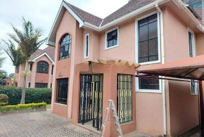 5 Bed Townhouse with En Suite in Lavington