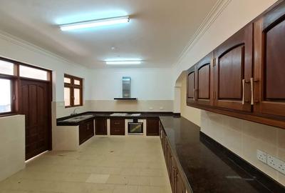 4 Bed Townhouse with En Suite at Mt Kenya Road Nyali