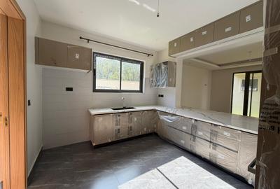 6 Bed Villa with En Suite in Lavington - 3