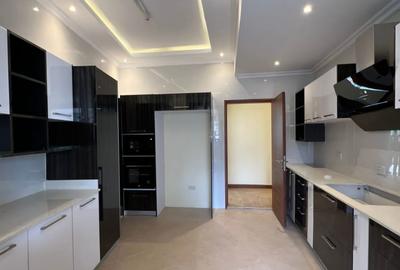 3 Bed Apartment with En Suite in Kileleshwa