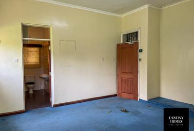 4 Bed House with En Suite in Riverside