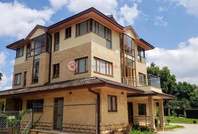 5 Bed House with En Suite at Lavington