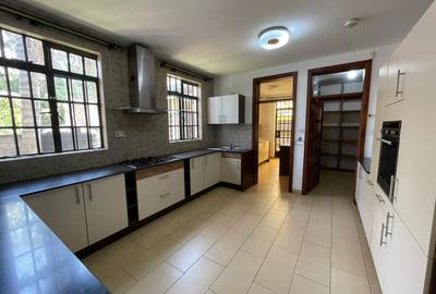 4 Bed Townhouse with En Suite at Convert Drive - 4