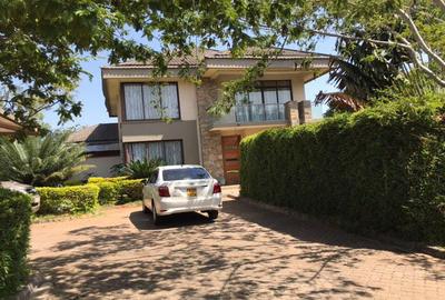 4 Bed Villa with En Suite in Ridgeways