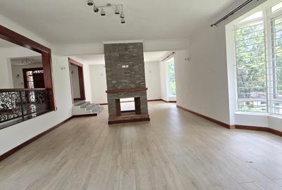 5 Bed House with En Suite at Rosslyn Lone Tree - 4