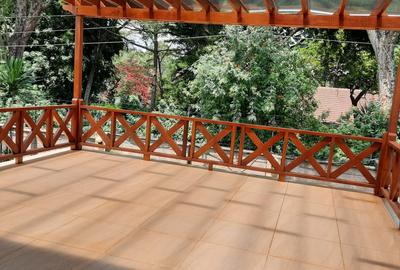 4 Bed House with En Suite in Lavington