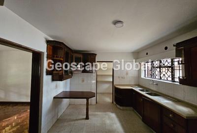 4 Bed House with En Suite in Runda