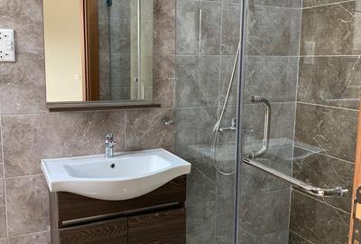 3 Bed Apartment with En Suite at Rose Avenue - 4