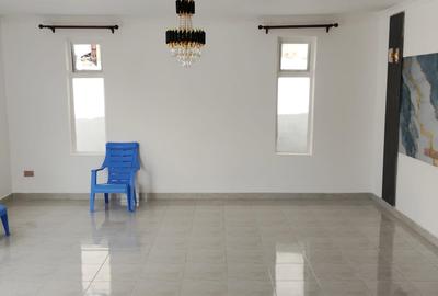 4 Bed House with En Suite in Membley - 4