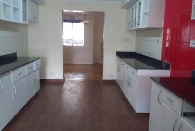 5 Bed Townhouse with En Suite at Lavington - 4