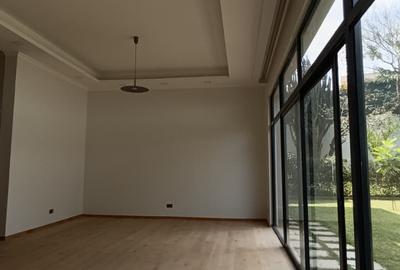 5 Bed Townhouse with En Suite in Lavington - 3