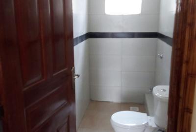 1 Bed House with En Suite at Hatheru Road - 4