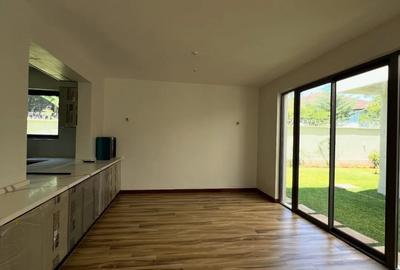 6 Bed Townhouse with En Suite at Lavington Green - 4