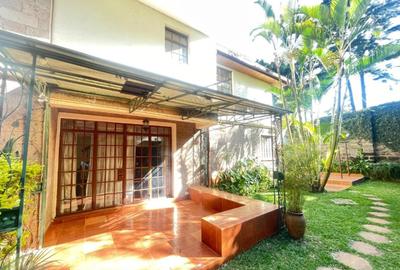 5 Bed Townhouse with En Suite in Lavington - 3