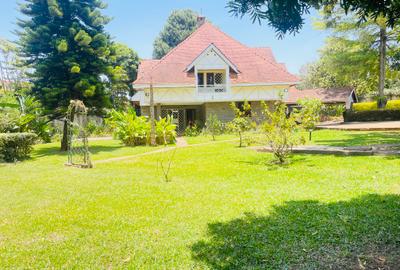 5 Bed Villa with En Suite in Runda