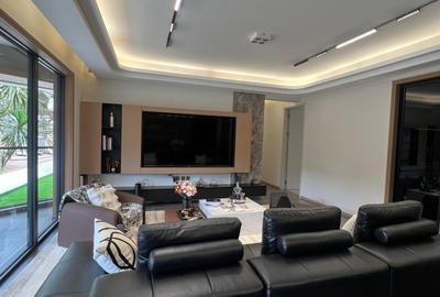 4 Bed Apartment with En Suite - 2