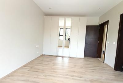 5 Bed Villa with En Suite in Lavington - 3