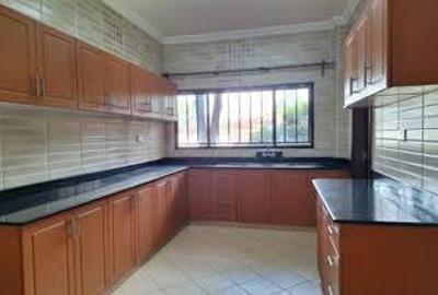 4 Bed Apartment with En Suite in Westlands Area