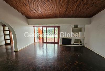 4 Bed House with En Suite in Rosslyn