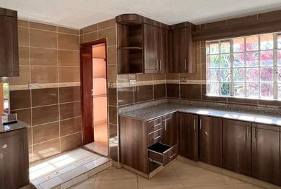 5 Bed Townhouse with Staff Quarters in Garden Estate