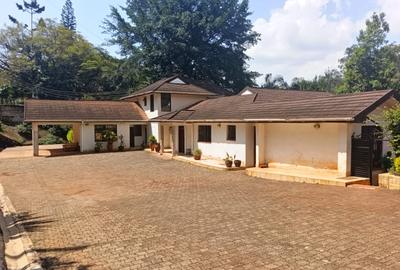 10 Bed House with En Suite at Lavington