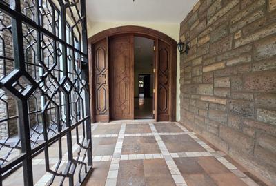 4 Bed House with En Suite at Hillview - 3