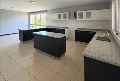 4 Bed Apartment with En Suite in General Mathenge - 3